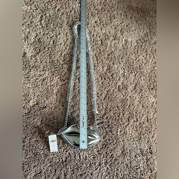 NWT new Anthropologie shiraleah silver lips mini bag purse crossbody chain - Picture 14 of 17